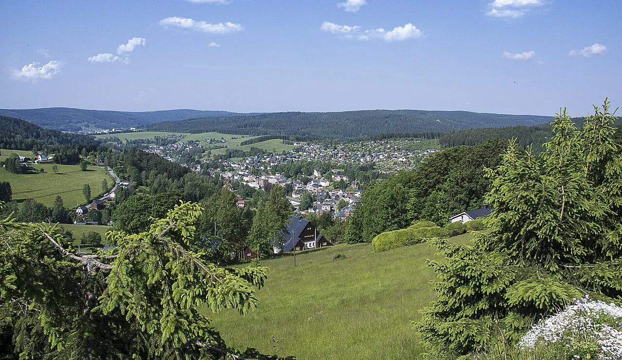 Blick auf die Berglandschaft rund um den Aschberg bei Klingenthal
